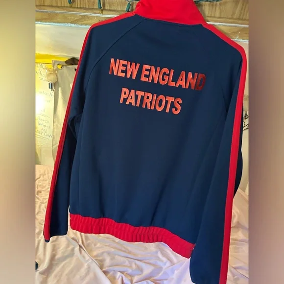NFL NE Patriots dark Navy and Red Bomber Jacket unisex Women’s Lg - Picture 5 of 5